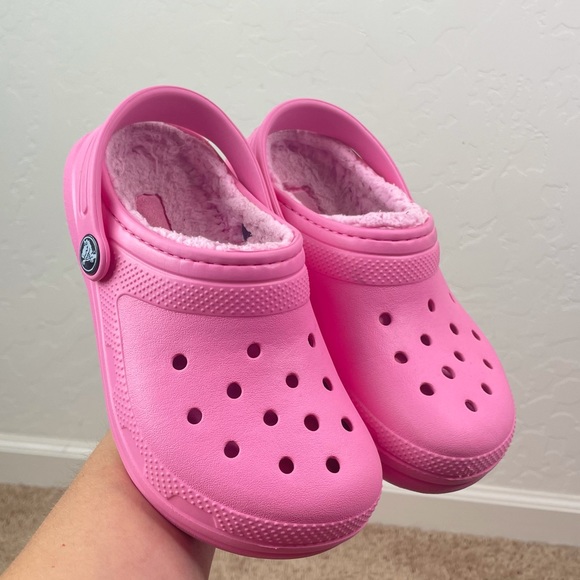 Crocs Kids Classic Lined Clog in Pink - Picture 13 of 14